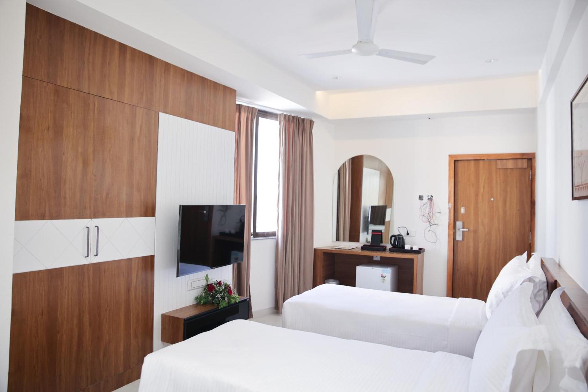 Lords Eco Inn, Ambaji Luaran gambar